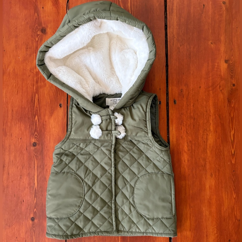 Aspen Kids Fuzzy Hooded Quilted Vest Jacket Size 18 months EUC